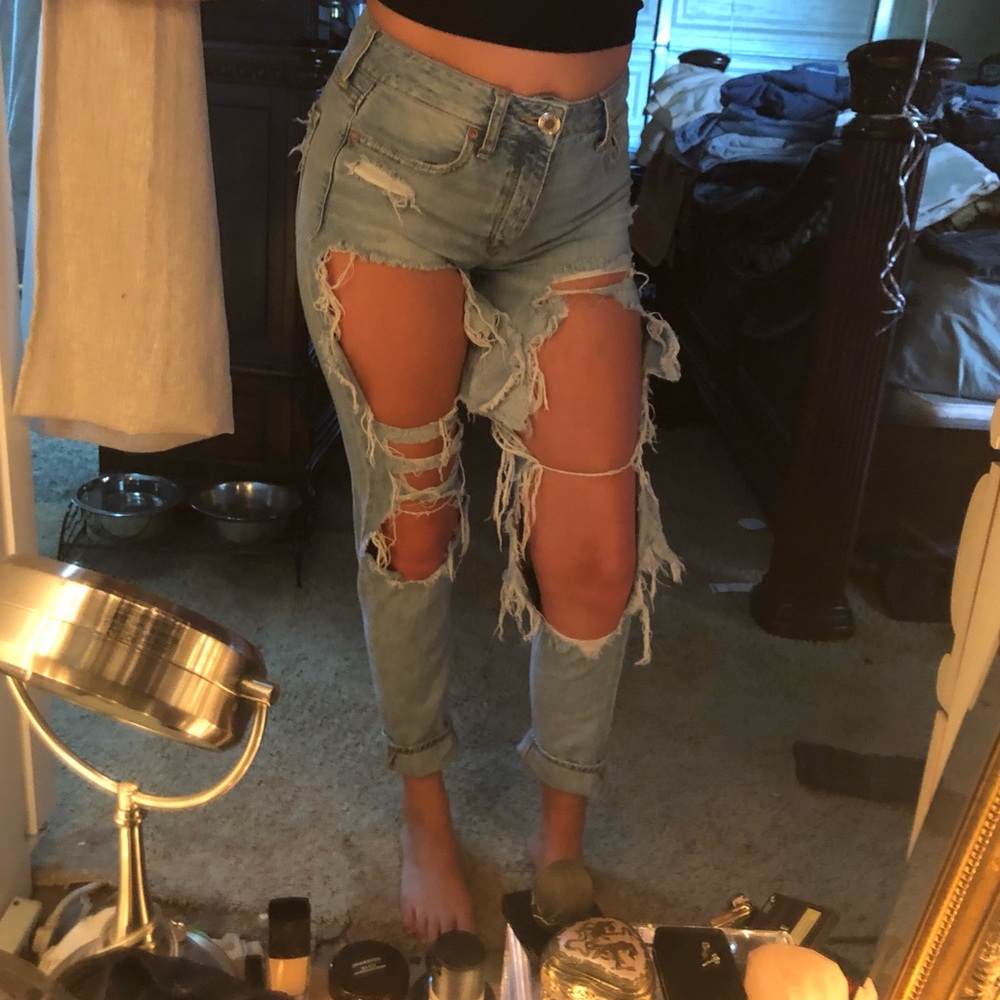 Distressed boyfriend jeans